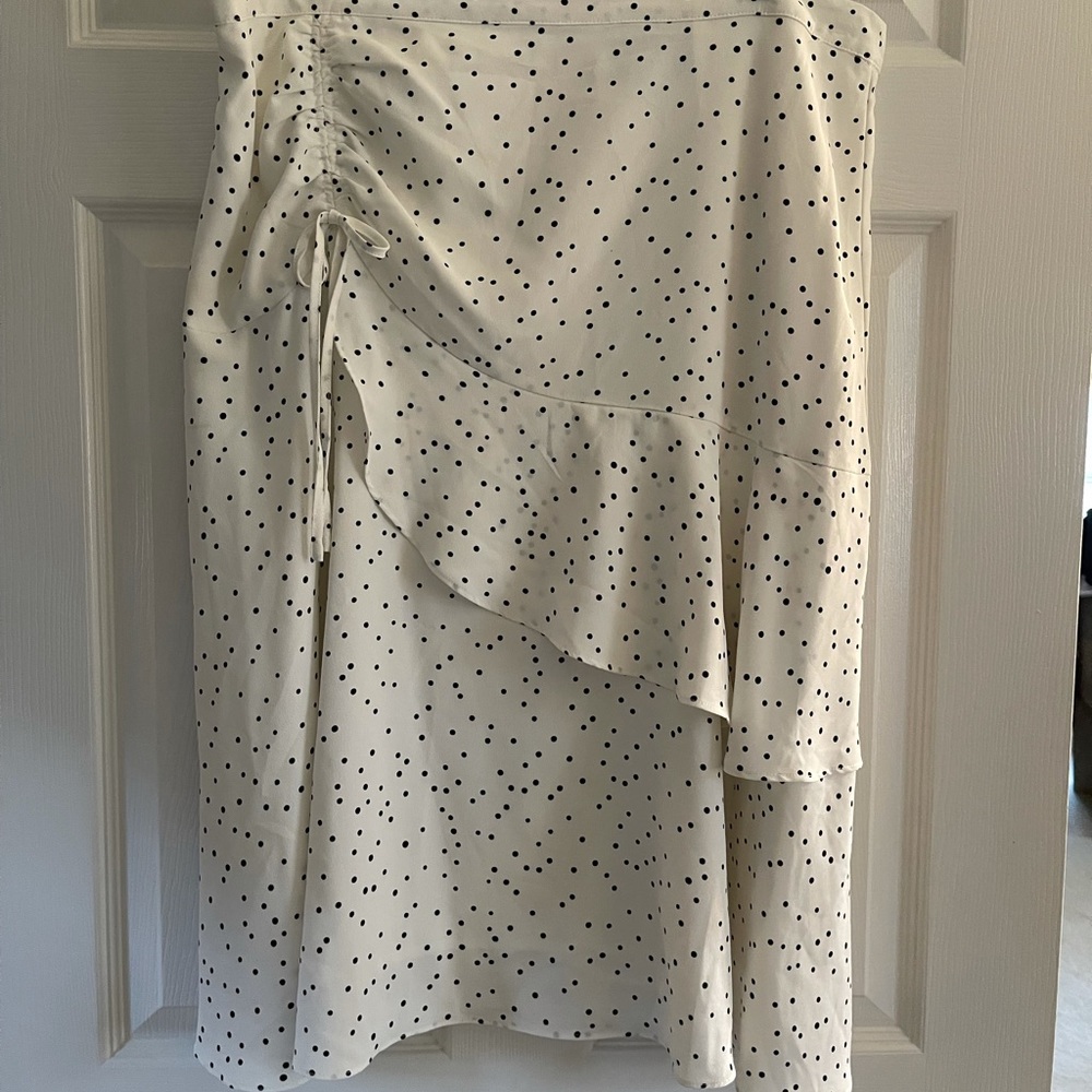 Black and cream polka dot size XL midi skirt.